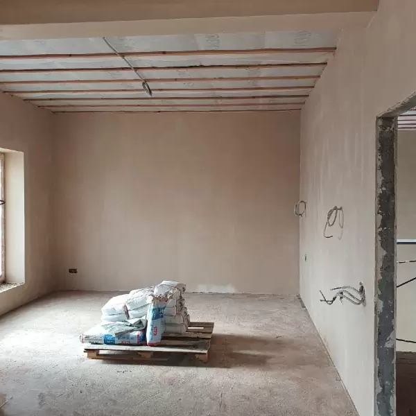 Штукатурка кирпичных стен в коттедже